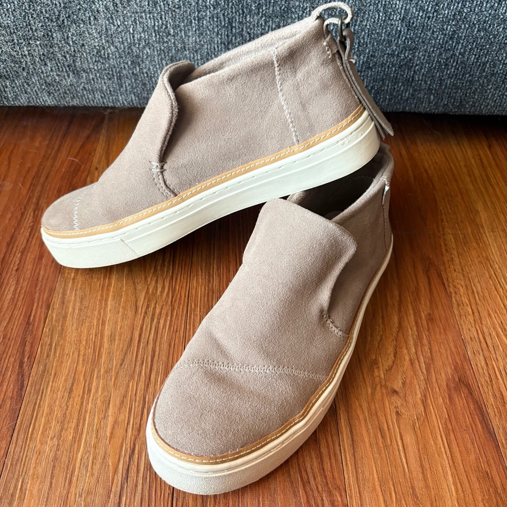 TOMS Women’s Paxton Slip-On Chukka Tassel Sneaker Bootie Tan Suede 7